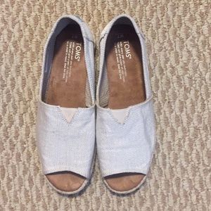 LIKE NEW Toms Shoes